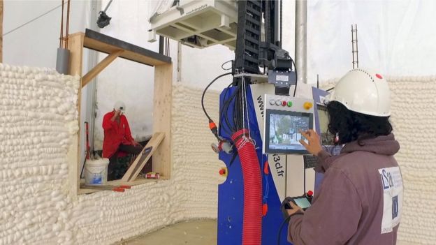   Builder using a 3D printer 