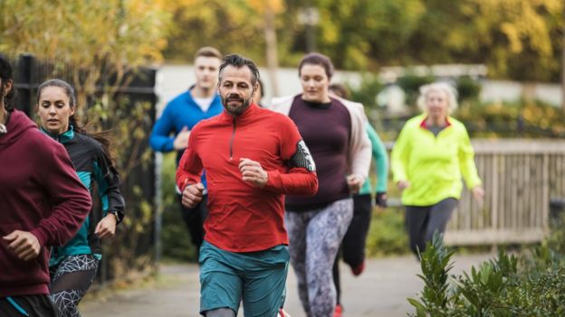 Gente corriendo