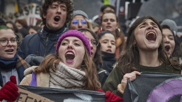 Protesters chant and sing songs against President Macron in Paris on 5 December, 2019
