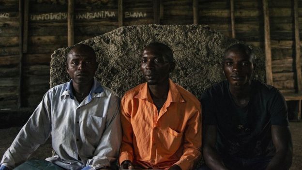 Moises Bagwiza e colegas em uma reunião da Rede de Homens do Congo