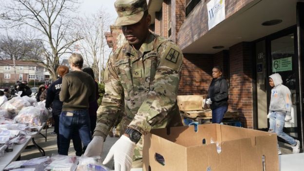 La guardia nacional entregará alimentos en New Rochelle, Nueva York, y ayudará a desinfectar espacios públicos en la ciudad.