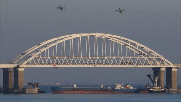 Russian jets fly over the bridge, and a tanker is seen under the huge arch of the bridge. Photo: 25 November 2018