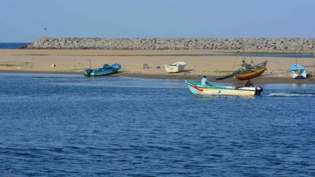 கடலரிப்பால் மறையும் நிலங்கள்