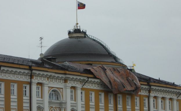 Damage to the roof of the Kremlin Senate building, taken by BBC News website reader John Wilkinson