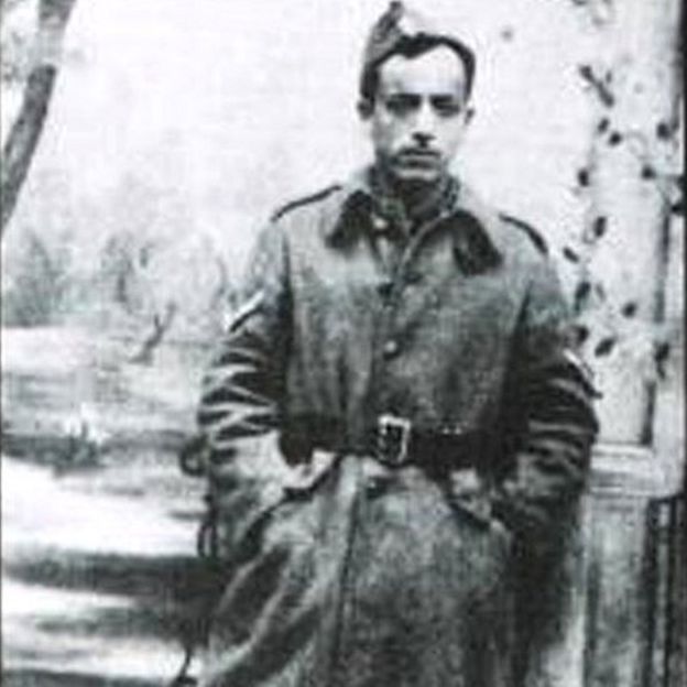 Marcel Nadjari usando uniforme militar grego