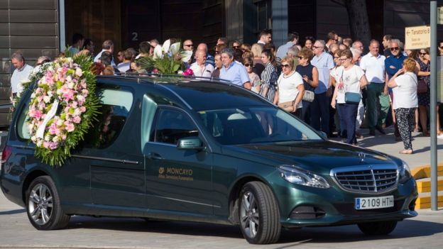 Relatives and friends of Ana Maria Suárez arrive at her funeral in Zaragoza, Spain, 22 August 2017
