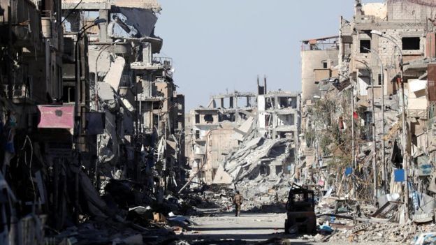 Ruinas en la ciudad de Raqqa