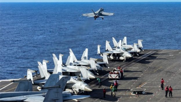 Porta-aviões dos EUA patrulham o Mar do Sul da China em junho