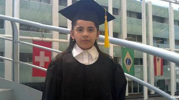 Dafne Almazán aos 13 anos, durante graduação no curso de psicologia