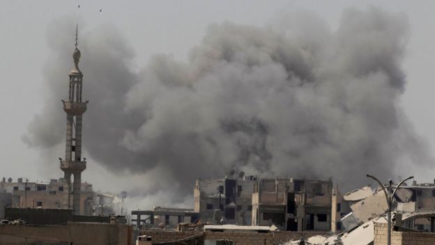 Smoke rises after an air strike during fighting between members of the Syrian Democratic Forces and Islamic State militants in Raqqa, Syria (20 August 2017)