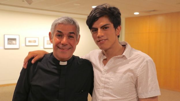 El pastor Fernando Arias y Michael