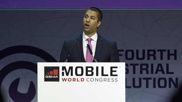 Ajit Pai habla en un congreso mundial sobre telefonía móvil