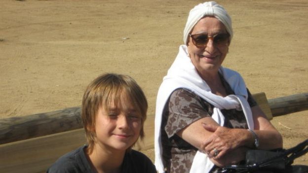 Gloria Díez con su nieto Simón. (Crédito: Paula Sáenz)