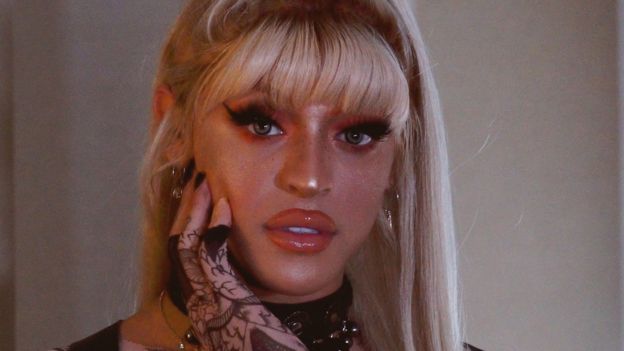 Pabllo Vittar montada como drag em hotel de Londres
