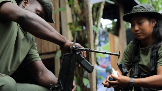 Guerrilleros de las FARC en un campamento de desmovilización.