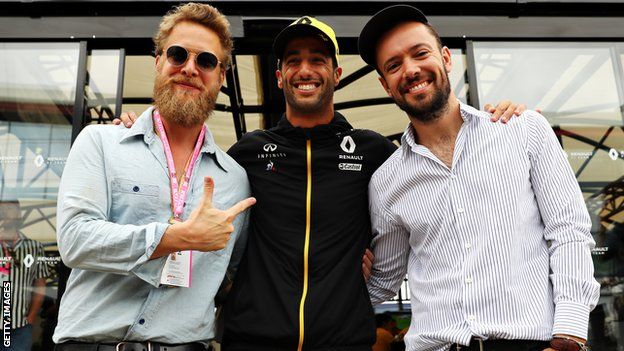 Mumford and Sons take a picture with Daniel Ricciardo