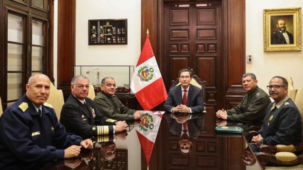 Vizcarra se reúne com representantes das Forças Armadas e da polícia