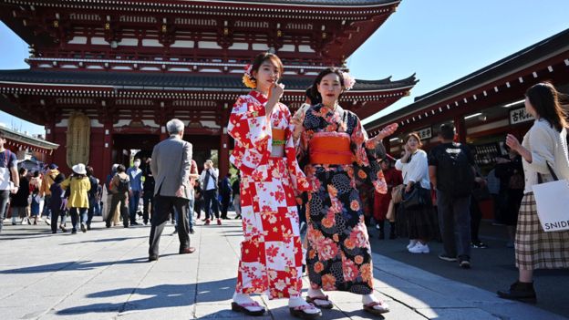 Women wearing kimonos in Tokyo