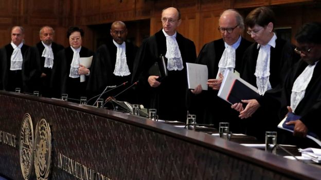 Los jueces durante el fallo en la Haya.