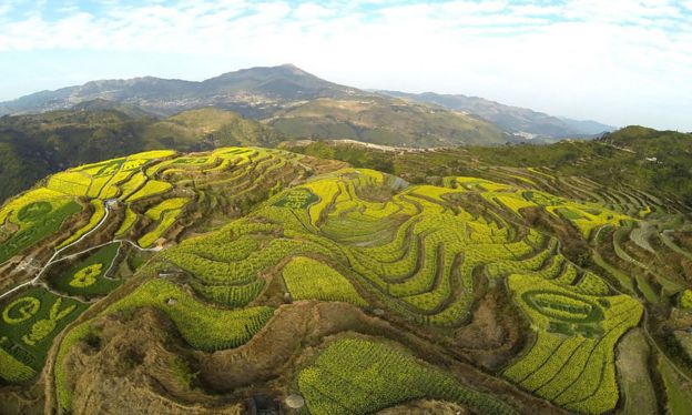四川位于中国西南,地形错综复杂。由于该省同时处于地震带,地震频繁。