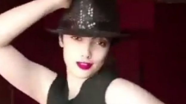 நடனமாடி ஆதரவை வெளிப்படுத்திய இரான் பெண்கள்