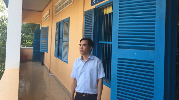 Thấy giáo Nguyễn Văn Hào hưởng mức lương bằng một nửa đồng nghiệp Campuchia