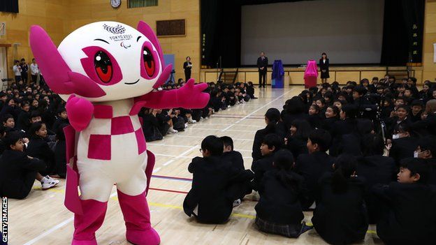 The Paralympic mascot Someity at a school in 2019