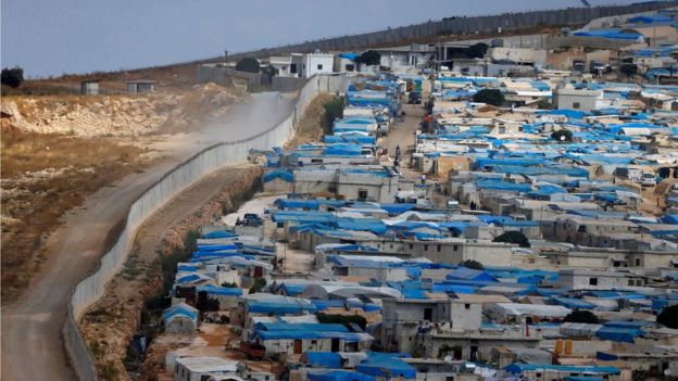 Un muro en la frontera entre Turquía y Siria, visto desde la ciudad siria de Atimeh, provincia de Idlib en octubre de 2010.