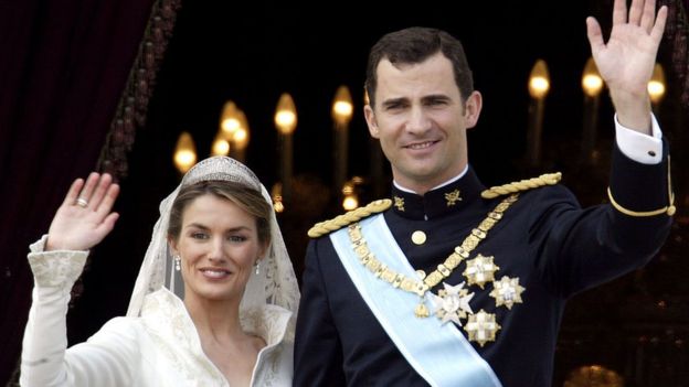 En 2004, el entonces príncipe Felipe se casó con Letizia Ortiz.