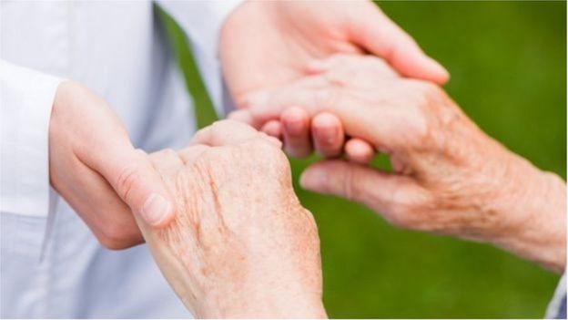 L'observation des mains peut aider à évaluer la gravité de la maladie de Parkinson.