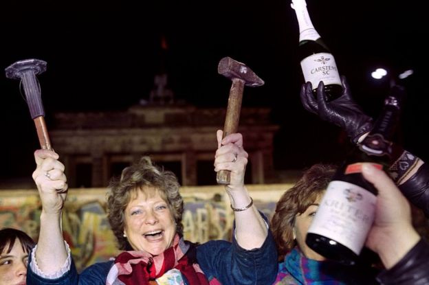 Festejos por la caída del Muro de Berlín en 1989.