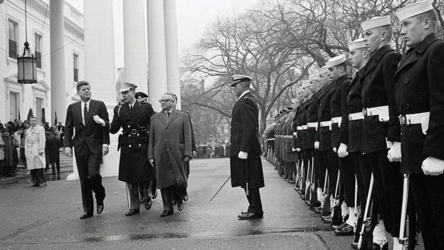 John F. Kennedy junto a Rómulo Betancourt