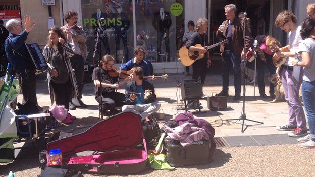 Buskers protest