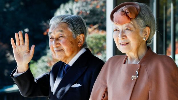 Japan's Emperor Akihito (L) and Empress Michiko wave to Luxembourg's Grand Duke Henri after their meeting and welcoming ceremony for the grand duke at the Imperial Palace in Tokyo on 27 November 2017.