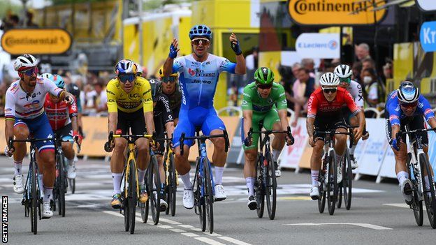 Dylan Groenewegen wins stage three