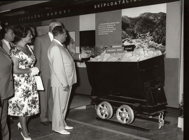 Тито посетил выставку ядерной энергии на Белградской ярмарке в 1960 году
