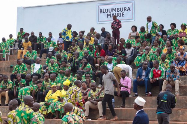 New Burundi leader sworn in after president died