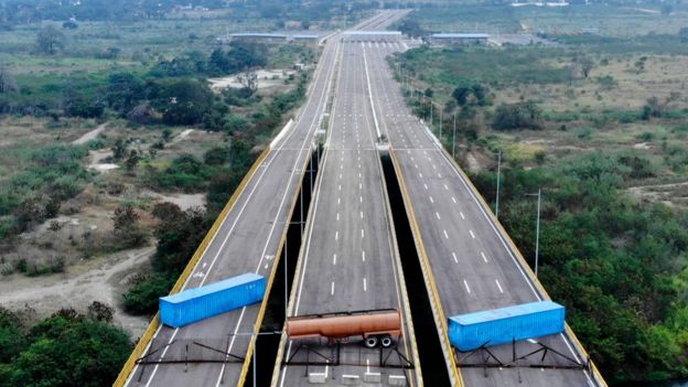 Cisternas bloquean el puente Tienditas, fronterizo entre Colombia y Venezuela