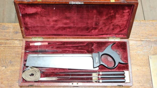 Caja de herramientas de un cirujano del 1822