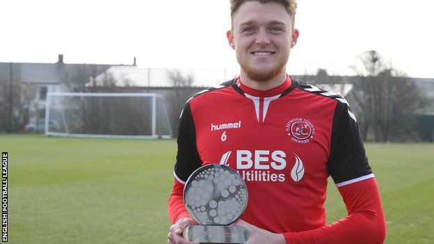 Harry Souttar with his EFL Young Player of the Month award