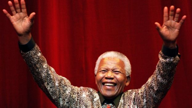 Nelson Mandela waves to the crowd after speaking at the Colonial Stadium for the World Reconciliation Day Concert September 8, 2000 in Melbourne, Australia.