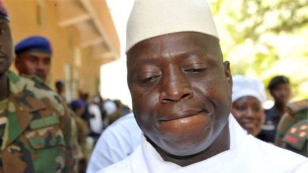 Les 11 soldats tués quatre mois après son arrivée au pouvoir l'ont été dans un contrecoup d'Etat, selon le régime de Yahya Jammeh (en photo).