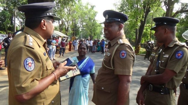 இலங்கை : கடையடைப்பு போராட்டத்தால் ஸ்தம்பித்த இயல்பு வாழ்க்கை (புகைப்படத் தொகுப்பு)