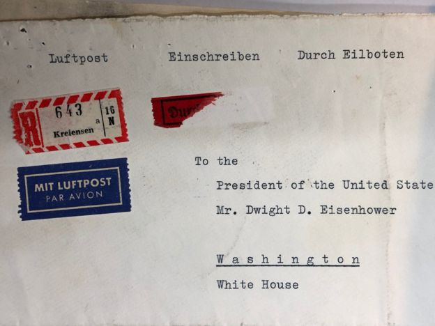 نامه از آلمان به کاخ سفید پست شد. حدود دو ماه طول کشید که به دست مقامات آمریکایی برسد