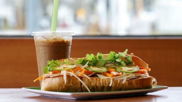 Nhiều người Việt tự hào về món bánh mỳ Việt Nam