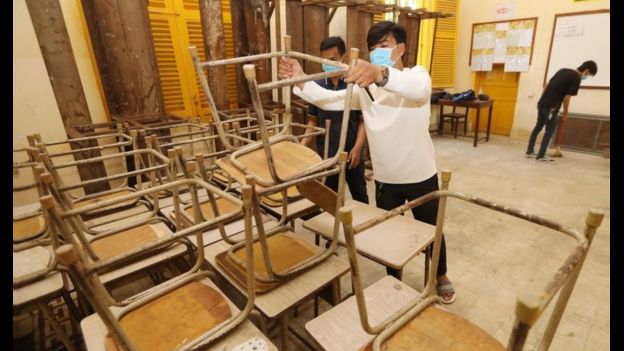 Escola sendo preparada para reabertura no Camboja
