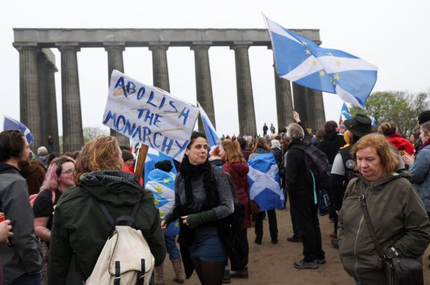 Thousands Join March For Scottish Independence - BBC News