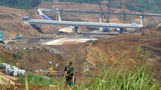 Ruas jalan tol dibangun dari Jakarta menuju Lido, Sukabumi, November 2017