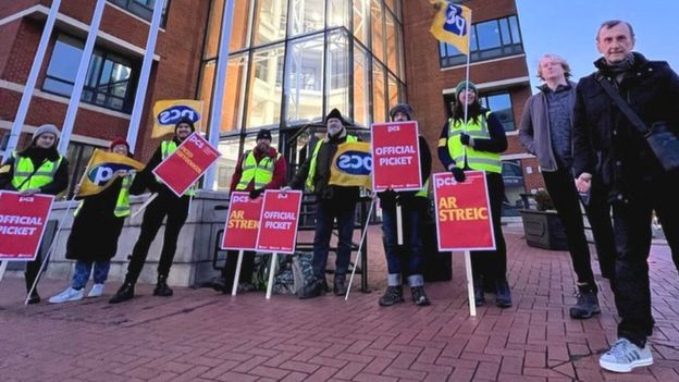 Senedd Politicians Get Maximum 3% Pay Rise - BBC News