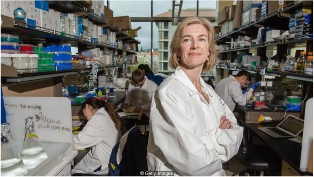杜德纳(Jennifer Doudna)发明的基因编辑工具 CRISPR-Cas9彻底转变了基因编辑的效率和花费。